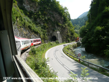 Im engen Pielachtal. Die Mariazellerbahn. Foto DEEF - Dokumentationszentrum fr Europische Eisenbahnforschung. Dr. Michael Populorum