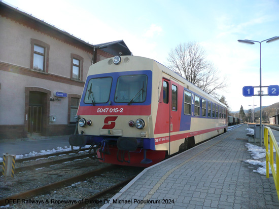 ÖBB Dieseltriebwagen VT BR 5047 Bahnhof Hainfeld Eisenbahn Österreich Leobersdorfer Bahn